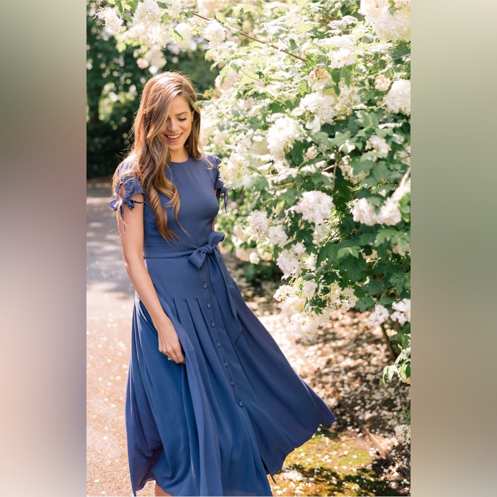 Gal Meets Glams Elegant Blue Midi Dress